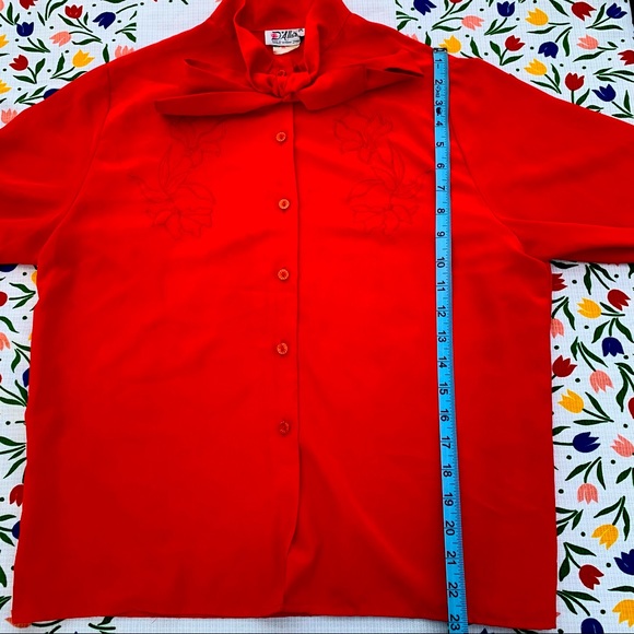 D'Allaird's Vintage Blouse - Picture 5 of 7